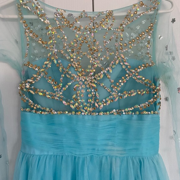 Wedding dress - Picture 4 of 6